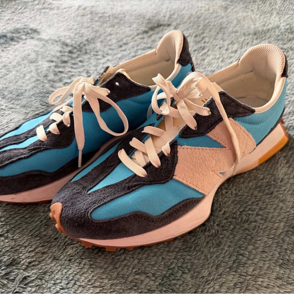 New Balance 327 blue sneakers